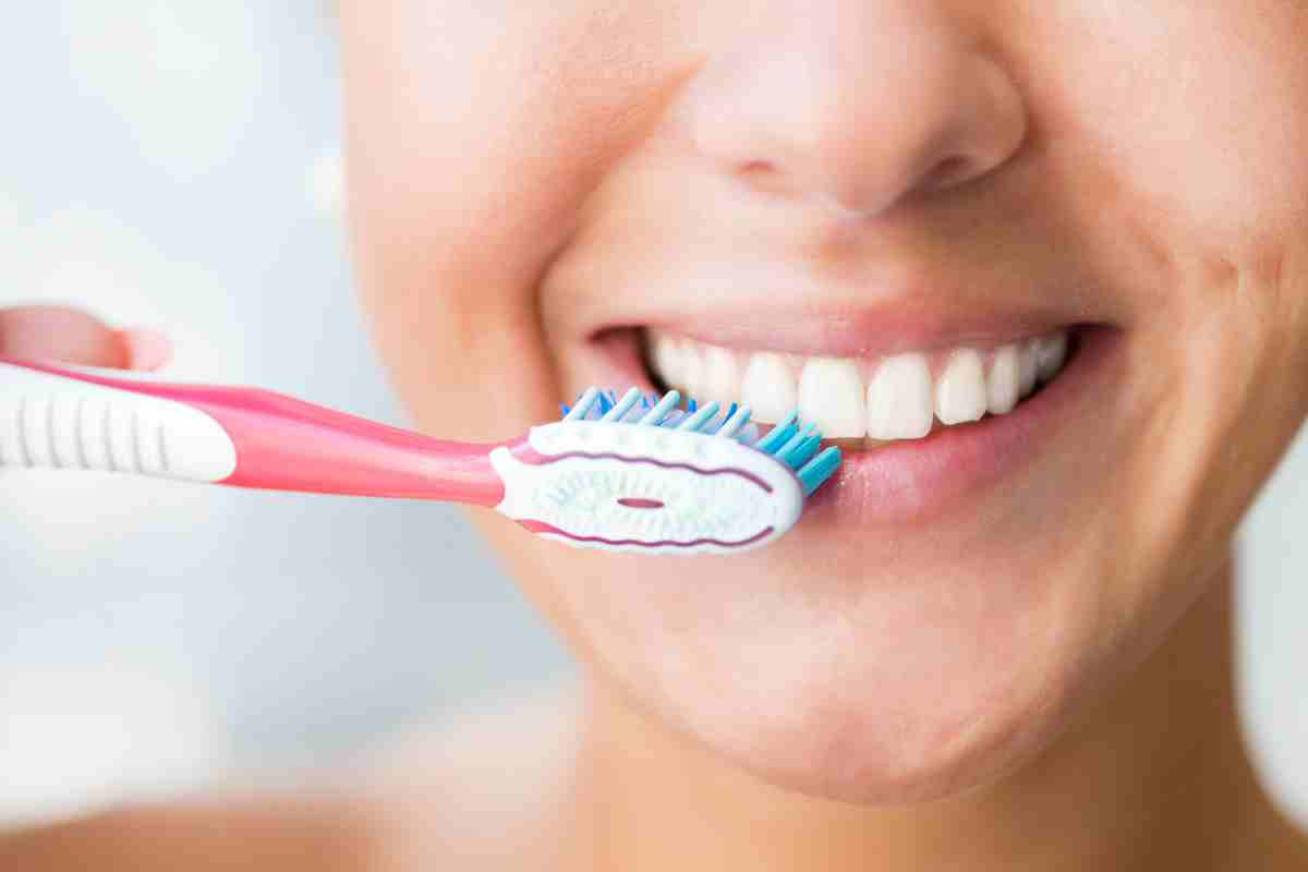 Denti errori: ecco quali non fare quando si lavano