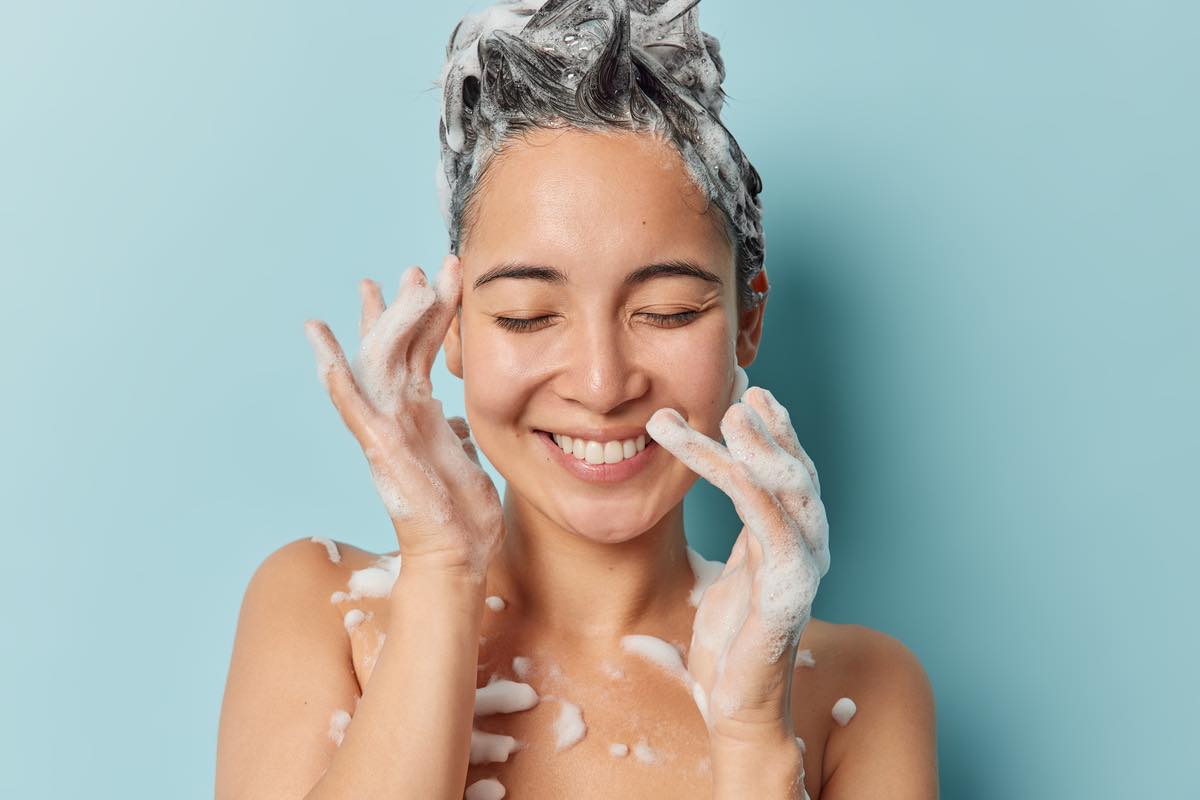Lavare i capelli: ogni quanto farlo?