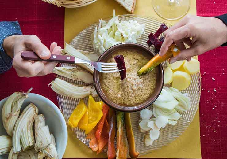 La ricetta originale della Bagna caoda perfetta per le giornate fredde