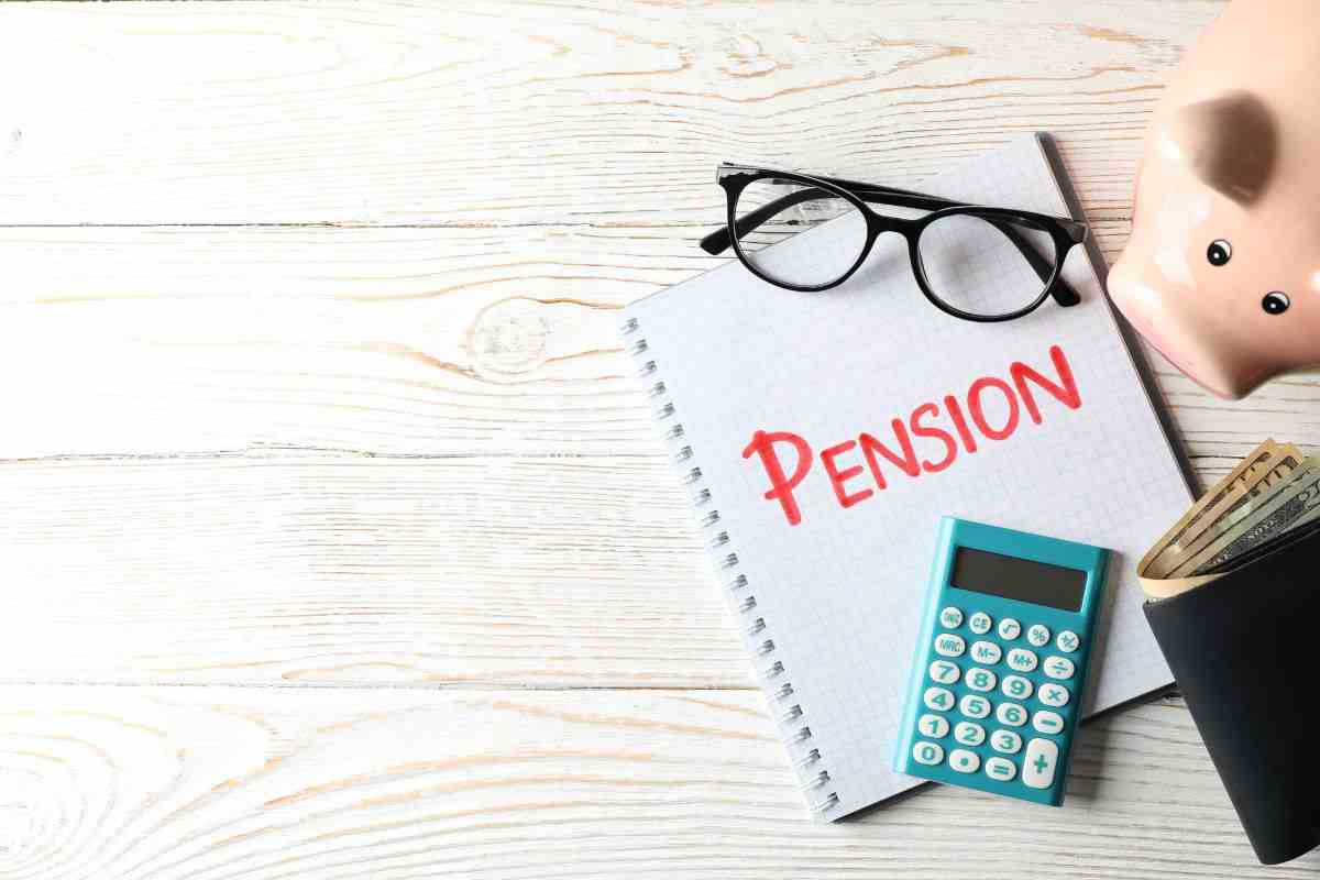 Una pensione anticipata per chi ha 64 anni e ha accumulato vent'anni di contributi.