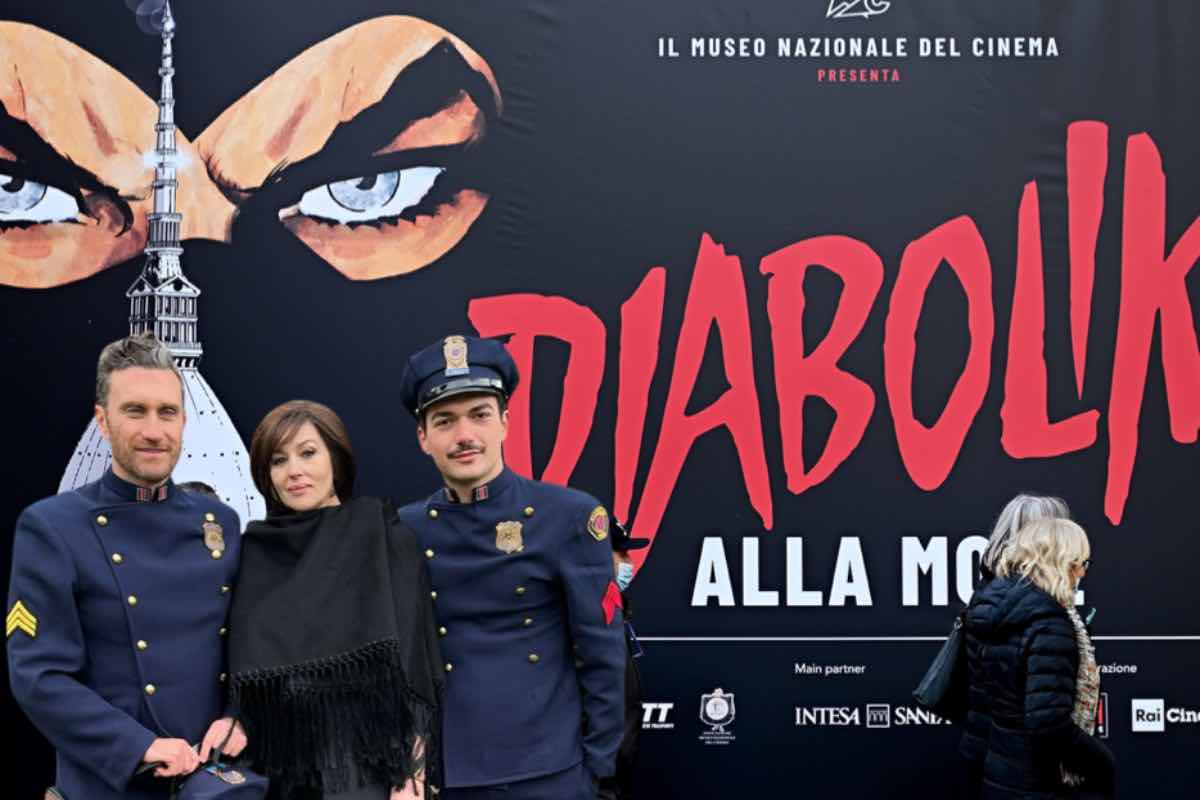 un ex volto di cento v vetrine nel cast di Diabolik