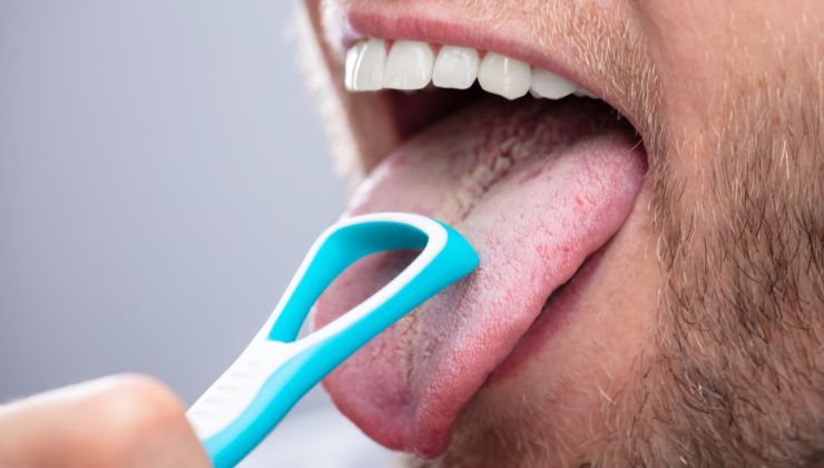 pulire la lingua per evitare grossi rischi